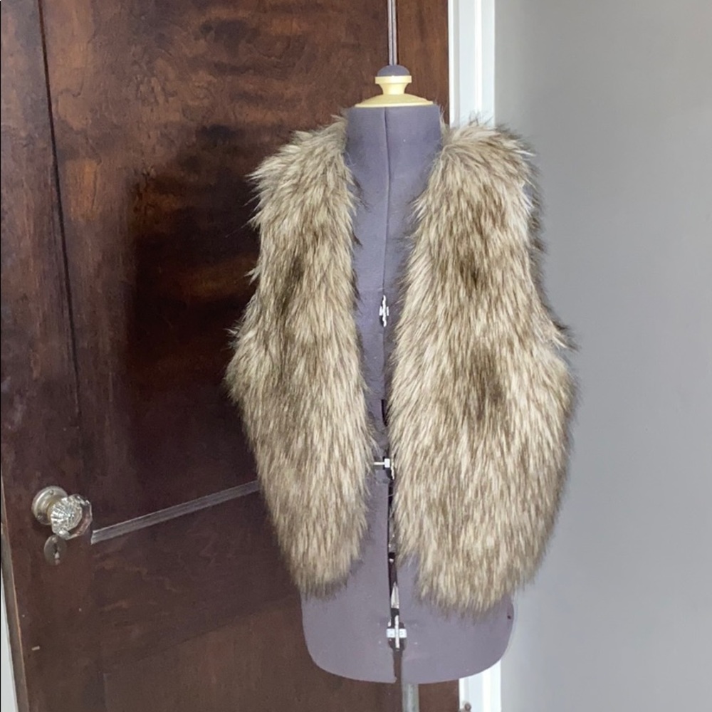 American Eagle faux fur vest plaid lining